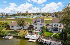 A residential area with houses, a dock, and a sports field. - Lake Front 4-bedroom 2.5 bath with AC in Asbury Park. Walk to beach & town. (Asbury Park)