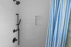 Hair dryer, bidet, towels, soap - Lake Front 4-bedroom 2.5 bath with AC in Asbury Park. Walk to beach & town. (Asbury Park)