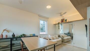 Basic Apartment | Living area