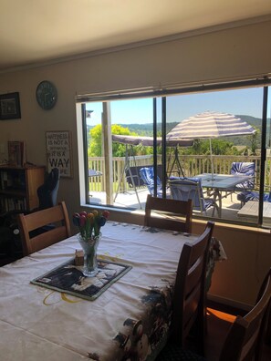 Dining - Peace and tranquility in the countryside while only 15 mins to the beach or city (Kiripaka)