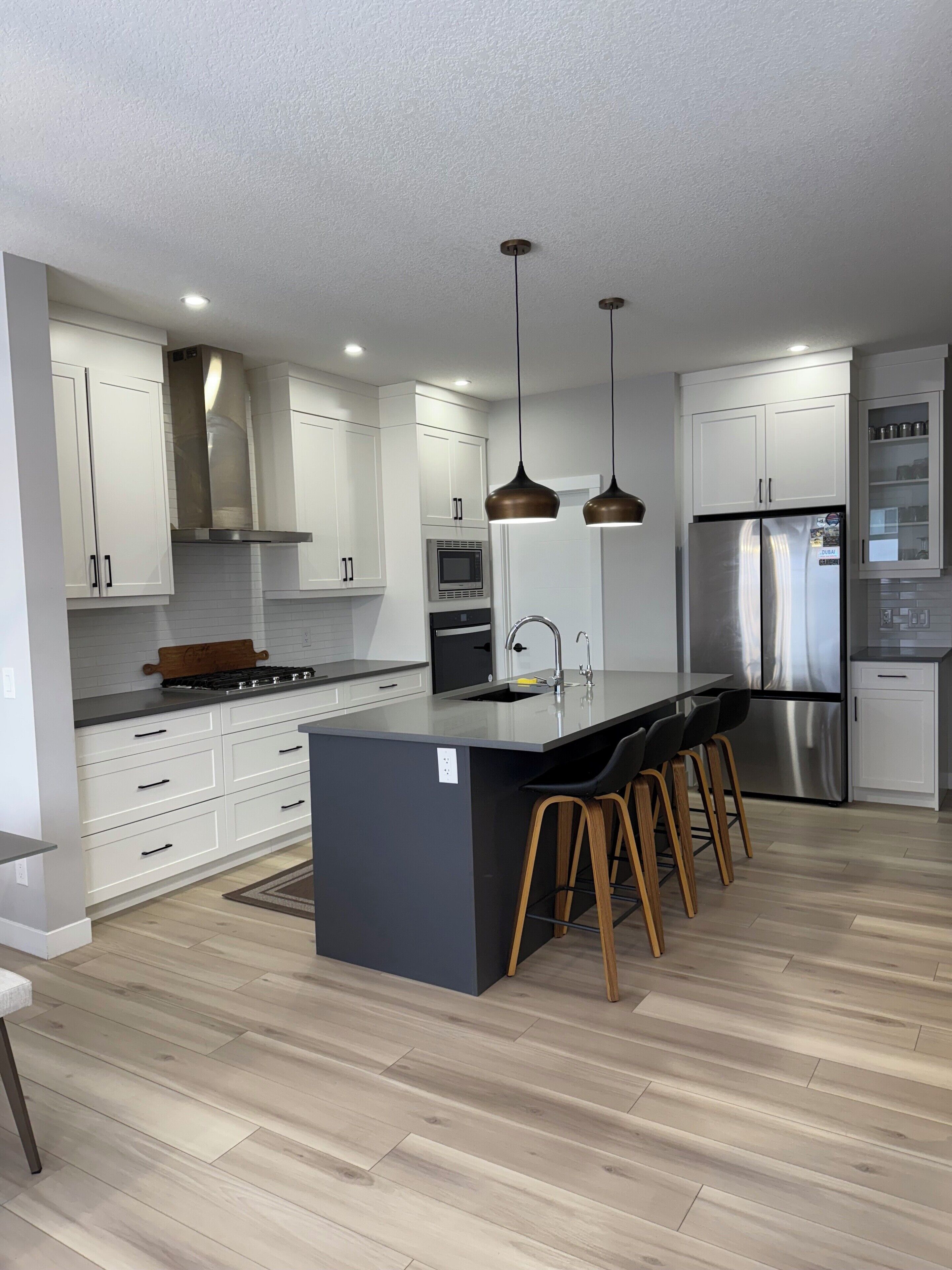 Microondas, horno, parrilla de estufa y lavavajillas 