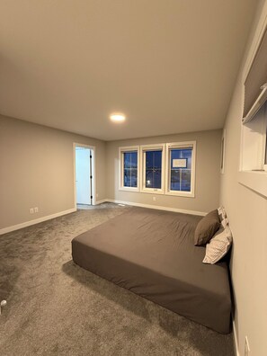 Iron/ironing board, WiFi, bed sheets - 
"Where the City Ends and the Mountains Begin." (Calgary)