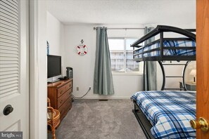 2 bedrooms, WiFi, bed sheets - Adorable 2-bedroom townhome with outdoor POOL in Ocean City (Ocean City)