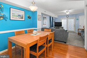 Dining - Adorable 2-bedroom townhome with outdoor POOL in Ocean City (Ocean City)