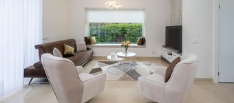 Villa Nova Berlin: Stylish private villa with plenty of space & comfort