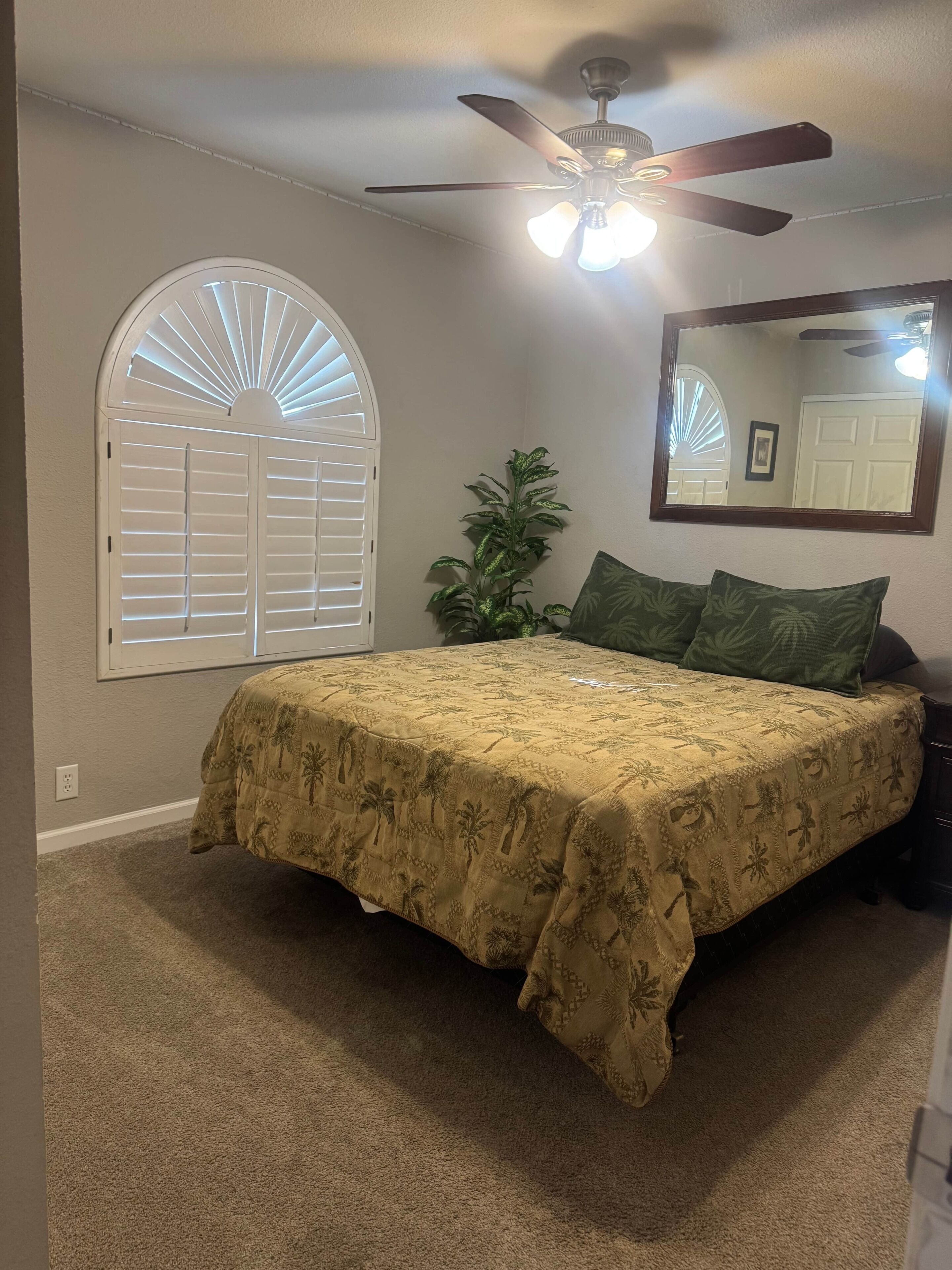 3 bedrooms, iron/ironing board, WiFi (free), bed sheets