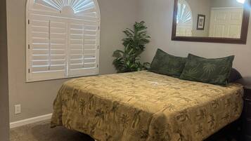 3 bedrooms, iron/ironing board, WiFi (free), bed sheets