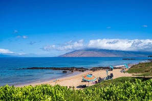 Beach nearby - Hale Kamaole 150 - Great Ocean Views From Private Lanai, No Carpet, Split AC! (Kihei)