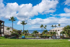 Property grounds - Hale Kamaole 150 - Great Ocean Views From Private Lanai, No Carpet, Split AC! (Kihei)