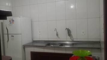 Geladeira, fogão, cooktop, torradeira