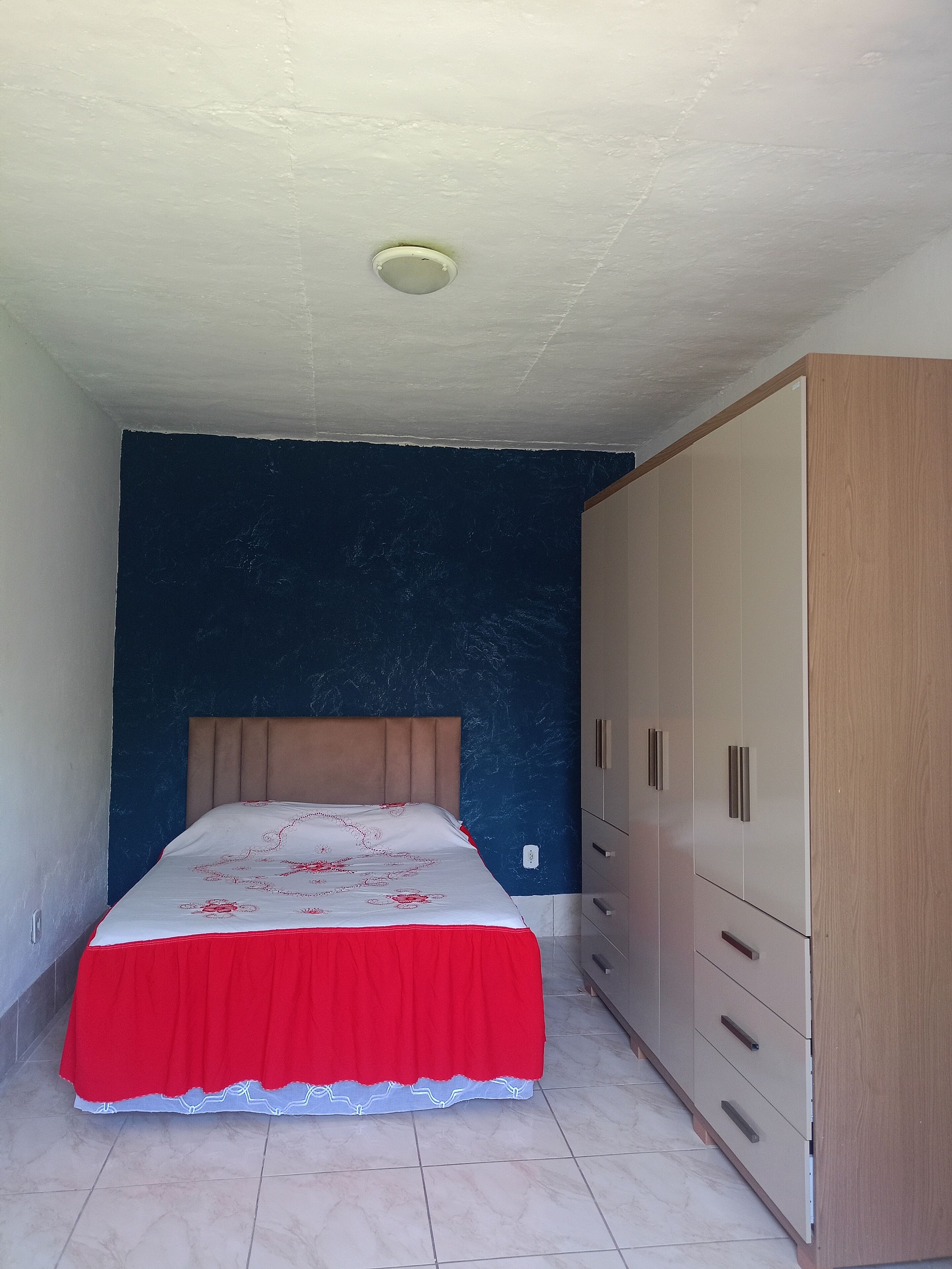 1 quarto, ferros/tábuas de passar roupa, acesso à internet