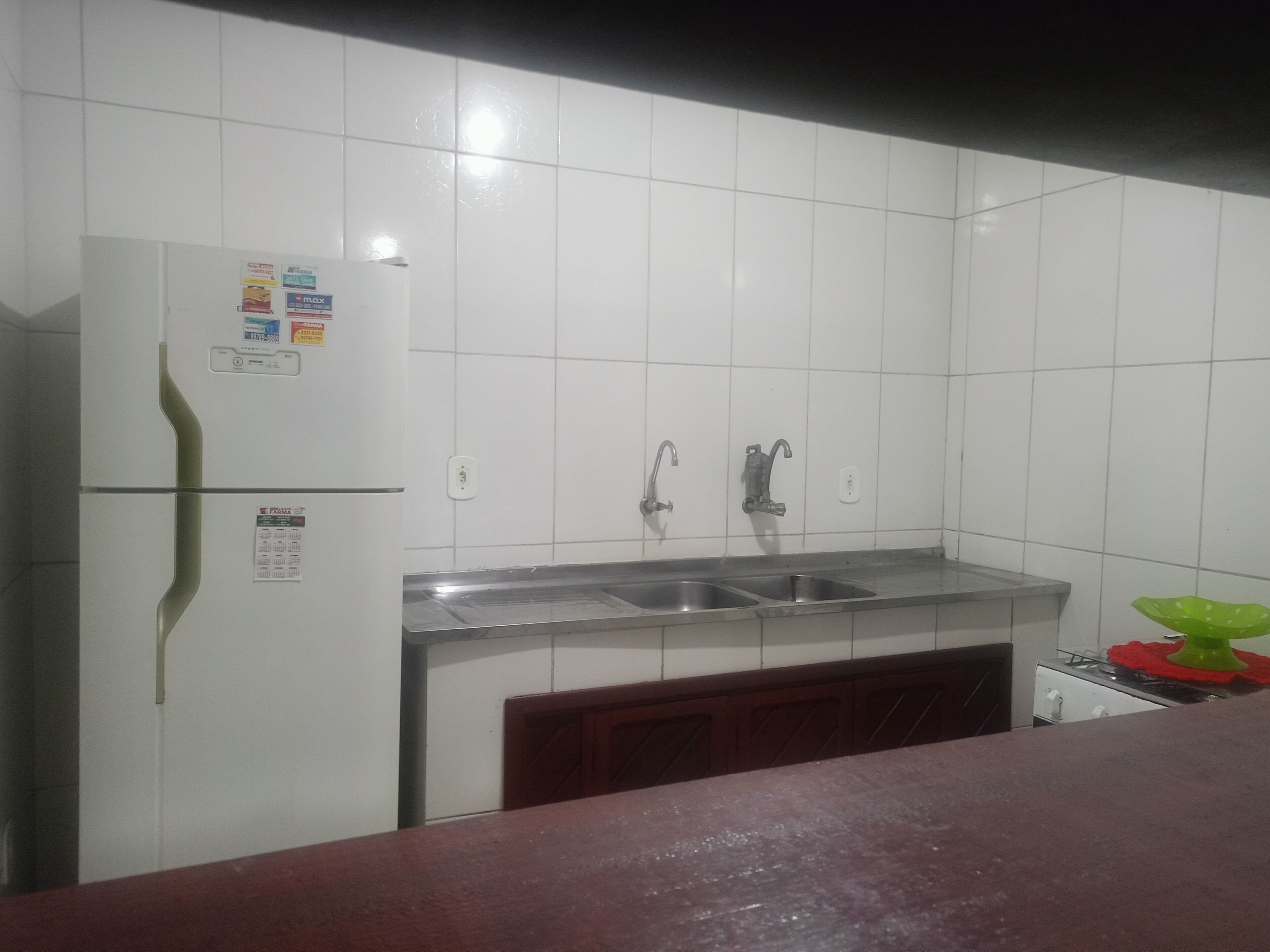 Réfrigérateur, four, plaque de cuisson, grille-pain