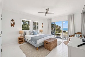 4 bedrooms, iron/ironing board, WiFi, bed sheets - Miss Beachy – Stunning Beachfront Home, Pet Friendly, Amazing Views (Sapphire Beach)