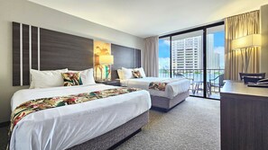 Iron/ironing board, free WiFi, bed sheets - 2 Queen Beds studio with AC in vibrant Honolulu near the Marina & Beach (Honolulu)