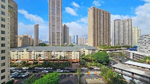 Exterior - 2 Queen Beds studio with AC in vibrant Honolulu near the Marina & Beach (Honolulu)