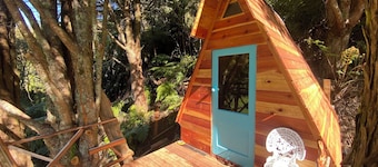 Alpacas Off Grid - Treehouse & Hut