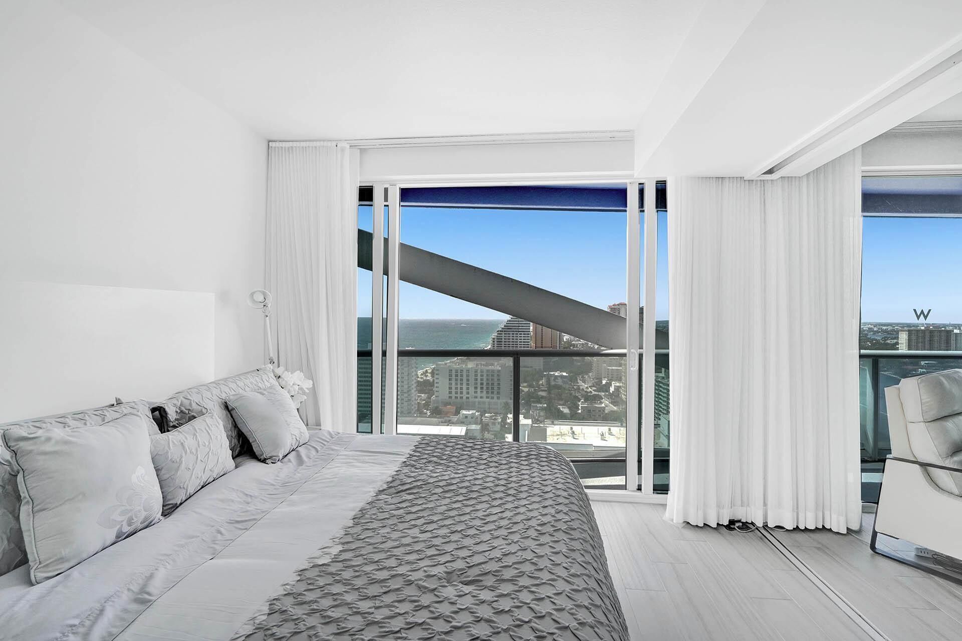 Cuna de viaje, wifi gratis y ropa de cama 