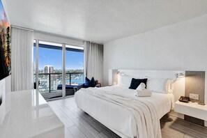 Berço de viagem, Wi-Fi de cortesia, roupa de cama