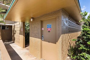 A building entrance with a door, a sign indicating laundry room hours, and a no smoking sign. - Kalama Terrace P-307 - 3rd-floor Walkup, 7 min Walk to Charley Young Beach, AC! (Kihei)