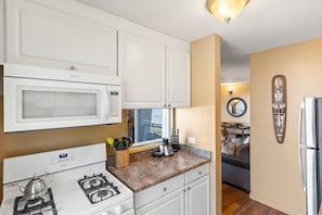 Coffee/tea maker - Kalama Terrace P-307 - 3rd-floor Walkup, 7 min Walk to Charley Young Beach, AC! (Kihei)