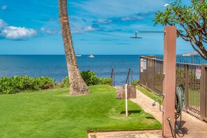 Property grounds - Kihei Beach 606 - Direct Ocean Front, Breathtaking Top Floor Views, Central AC! (Kihei)