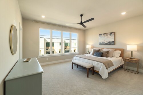 Lux and Spacious - King Beds, Chefs Kitchen, Fire Pit, Fast WiFi & Near UGA!