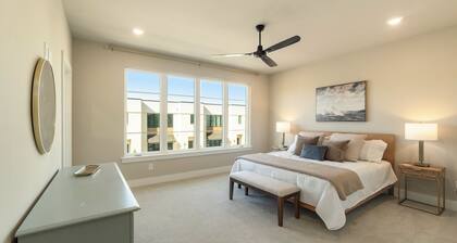 Lux and Spacious - King Beds, Chefs Kitchen, Fire Pit, Fast WiFi & Near UGA!