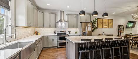 ميكروويف، فرن، موقد طهي مسطح، غسالة أطباق