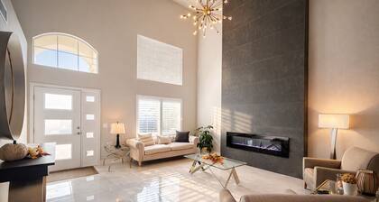 High-End Villa w/ Pool & Spa; Close to the Strip!