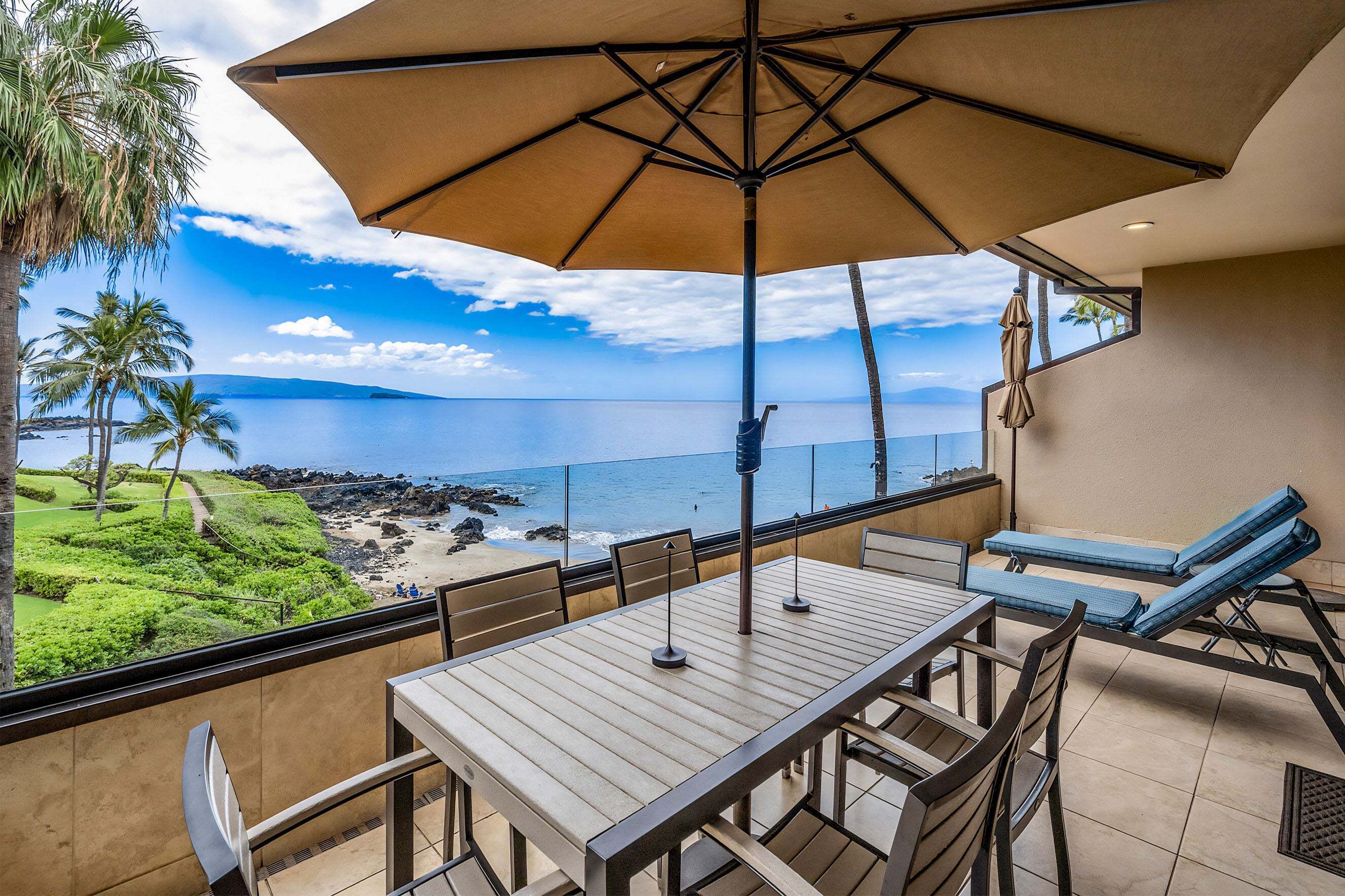 Lejlighed - flere senge - hawaiiansk terrasse - havudsigt (Makena Surf G-201) | Udendørs spisemuligheder