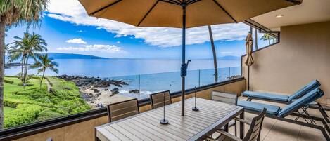Appart'hôtel, plusieurs lits, véranda, vue océan (Makena Surf G-201) | Restauration extérieure