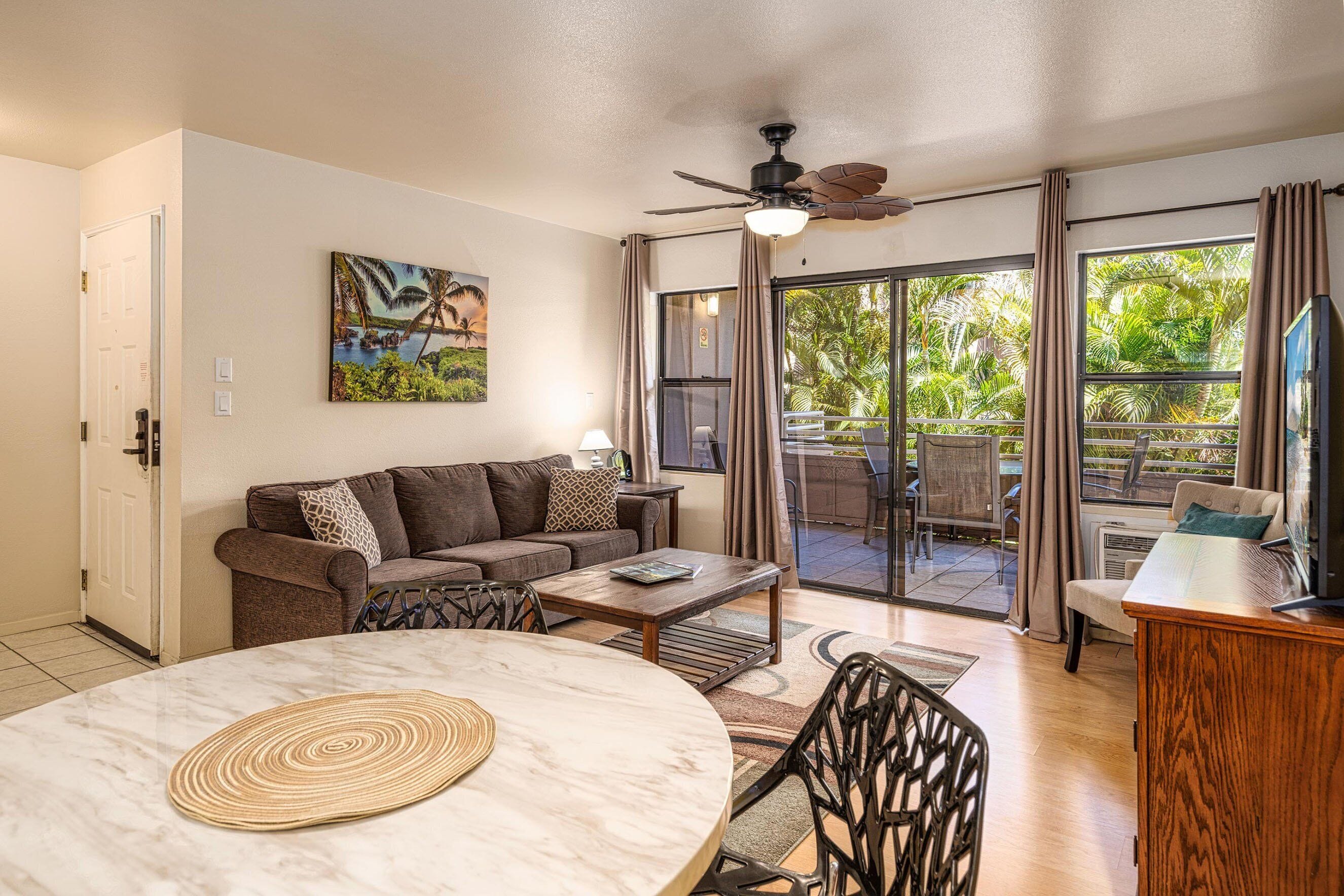 Apartment, 1 Queen-Bett und Schlafsofa, Veranda, Gartenblick (Kihei Bay Vista B-102) | Wohnbereich