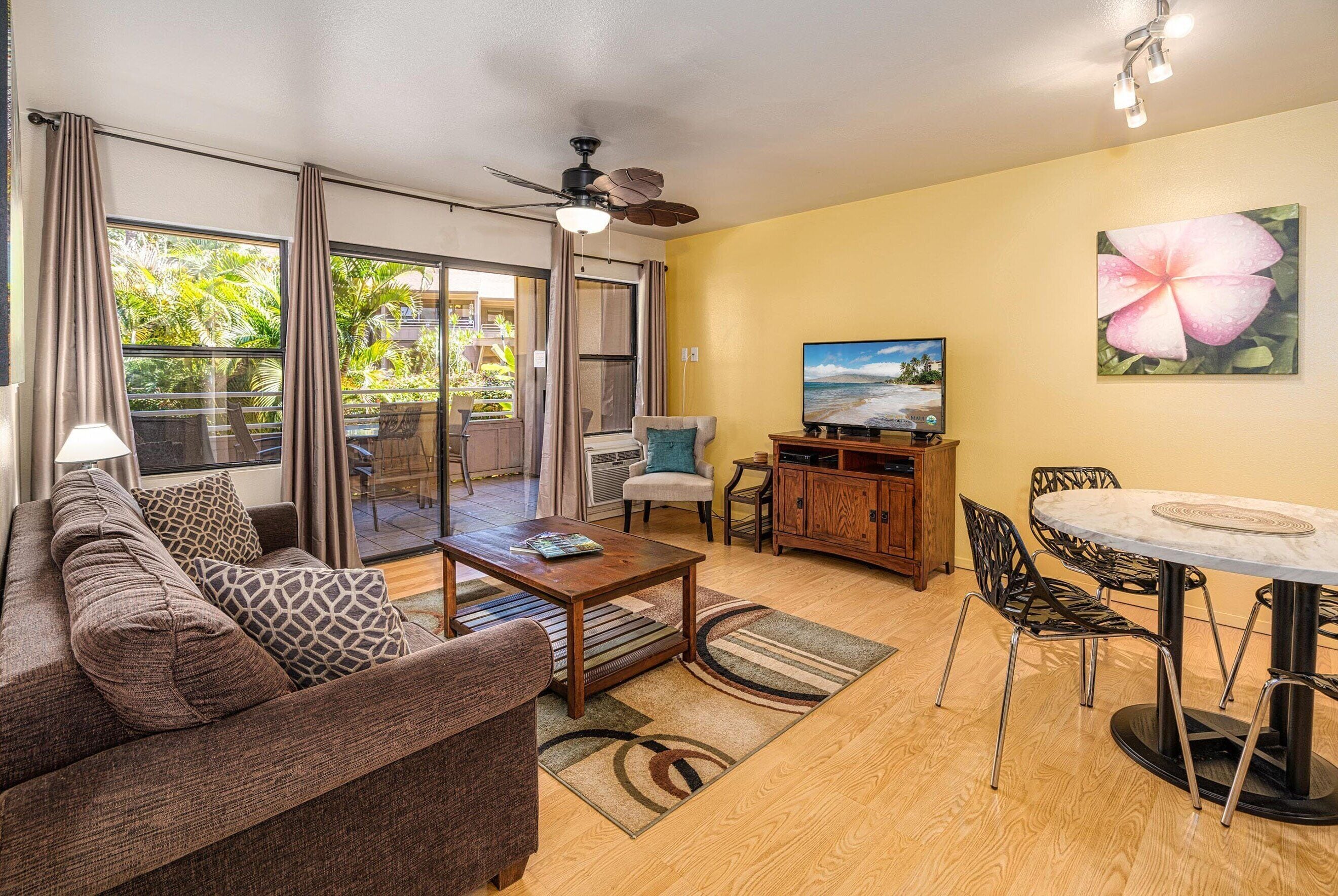 Condo, 1 Queen Bed with Sofa bed, Lanai, Garden View (Kihei Bay Vista B-102) | Living area