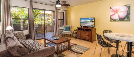 Condo, 1 cama Queen size y sofá cama, lanai, vista al jardín (Kihei Bay Vista B-102) | Área de sala de estar