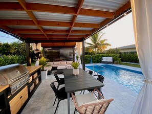 Outdoor dining - Bonita Springs Private House - Heated Pool Near Beach (Bonita Springs)