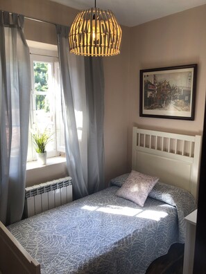 3 makuuhuonetta, silitysrauta/-lauta, Wi-Fi, vuodevaatteet