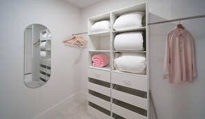 Interior - Naples FL | Heated Pool Spa Pickleball Mini Golf (Naples)