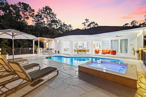 Naples FL | Heated Pool Spa Pickleball Mini Golf