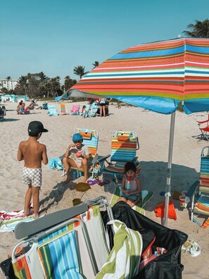 Sun-loungers, beach towels - Naples FL | Heated Pool Spa Pickleball Mini Golf (Naples)