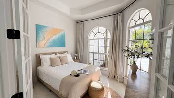 6 bedrooms, iron/ironing board, free WiFi, bed sheets