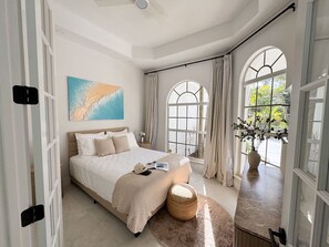 6 bedrooms, iron/ironing board, free WiFi, bed sheets - Naples FL | Heated Pool Spa Pickleball Mini Golf (Naples)