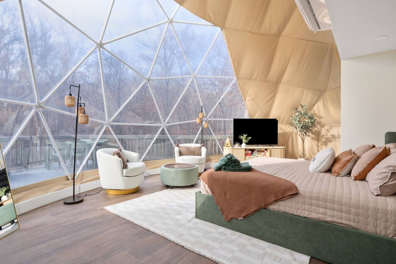 Escrivaninha, Wi-Fi, roupa de cama