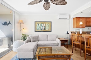 Lejlighed - 1 queensize-seng med sovesofa - hawaiiansk terrasse - havudsigt (Maalaea Kai 311) | Opholdsområde
