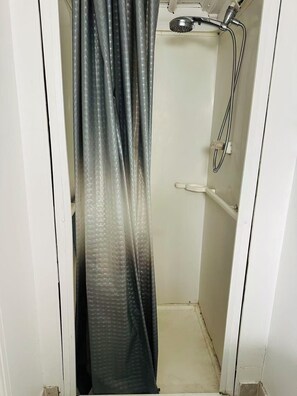 Hair dryer, towels, toilet paper - Entire rental unit in Montreal, Canada (Montréal)