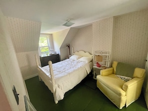 3 bedrooms, free WiFi, bed sheets - Coastal retreat on 5 acres at Friars Bay with beach, hammocks & fire pit (Welshpool)
