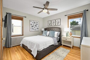 Iron/ironing board, WiFi, bed sheets - Modern Pet-Friendly Kenny 1 bedroom # 1 • Private • Renovated • Garage • Wi-Fi (Minneapolis)