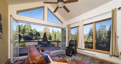 Yosemite Valley Retreat with BBQ, Full Kitchen & 2 Queen Beds