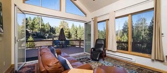 Yosemite Valley Retreat with BBQ, Full Kitchen & 2 Queen Beds