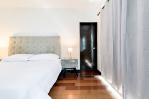 4 Schlafzimmer, Schreibtisch, Bügeleisen/Bügelbrett, WLAN