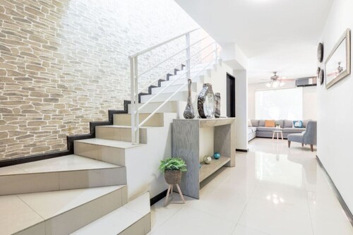 ¡Beautiful Home at La Herradura! 9 guests + Wifi